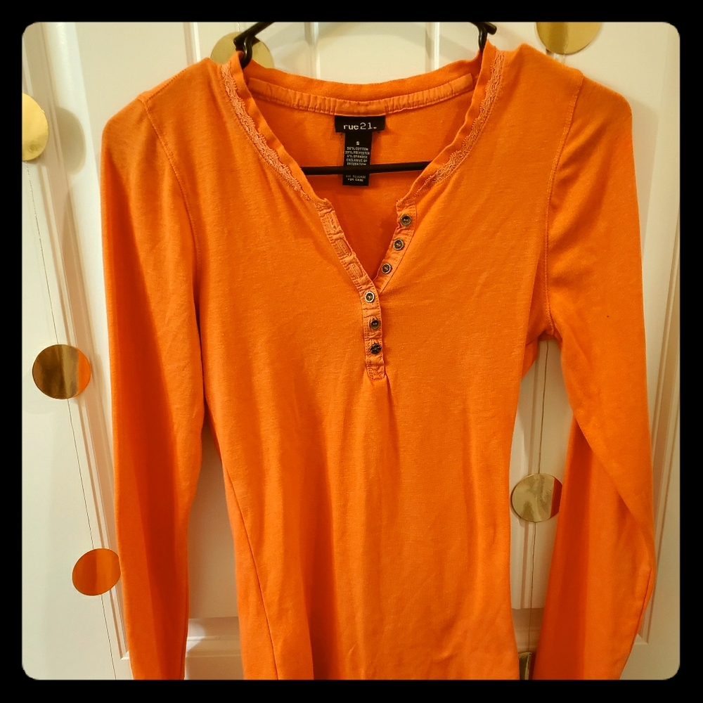 Long sleeve shirt.